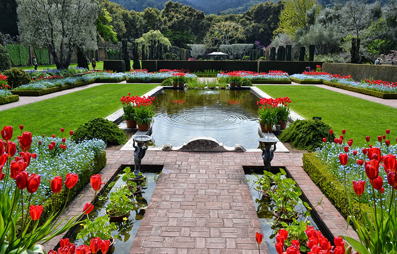 Đối xứng là quy tắc luôn phải tuân theo trong thiết kế sân vườn cổ điển Châu Âu
