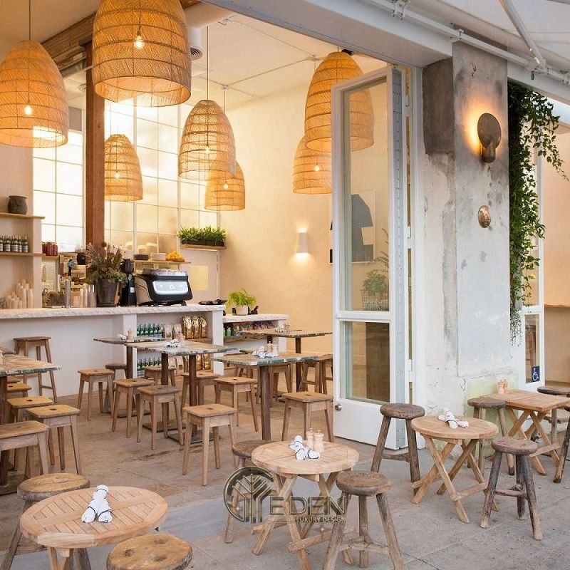  Thiết kế quán cafe đẹp ngang 4m với chất liệu gỗ hiện đại sử dụng trong mô hình quán cafe cóc tận dụng không gian mở trước cửa quán