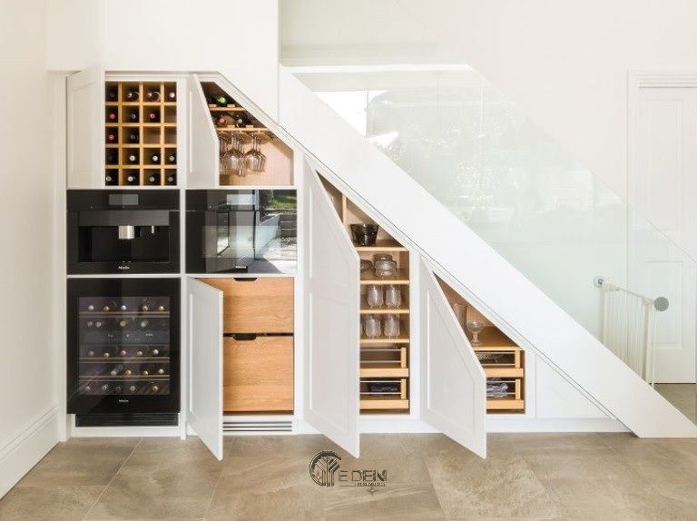 Mẫu thiết kế tủ bếp tận dụng gầm cầu thang phù hợp cho các căn hộ nhỏ hiện đại