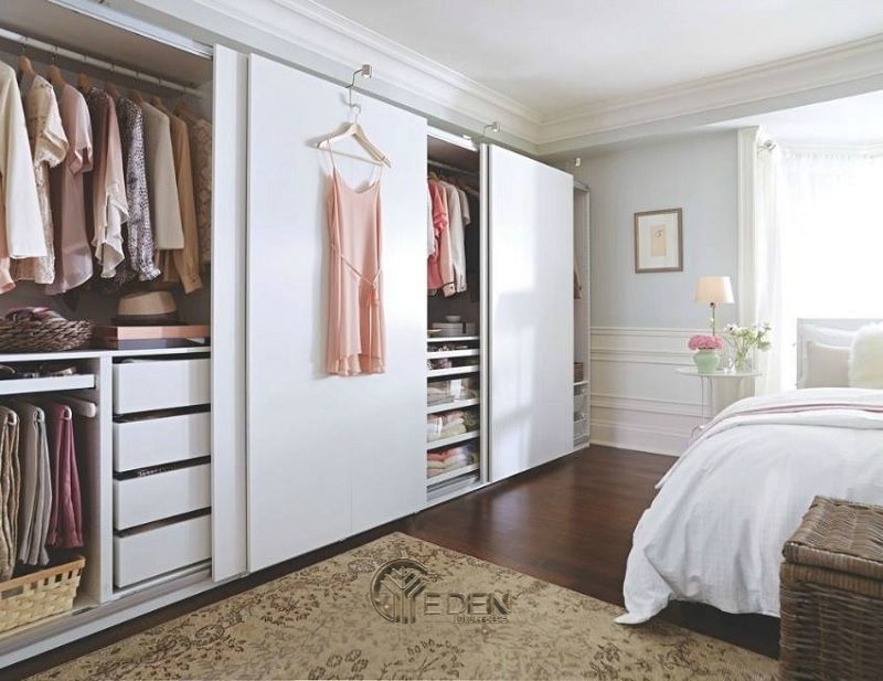 Mẫu thiết kế phòng ngủ với tủ quần áo rộng, giúp chho gia chủ thoải mái chứa đựng quần áo, giày dép, mỹ phẩm...