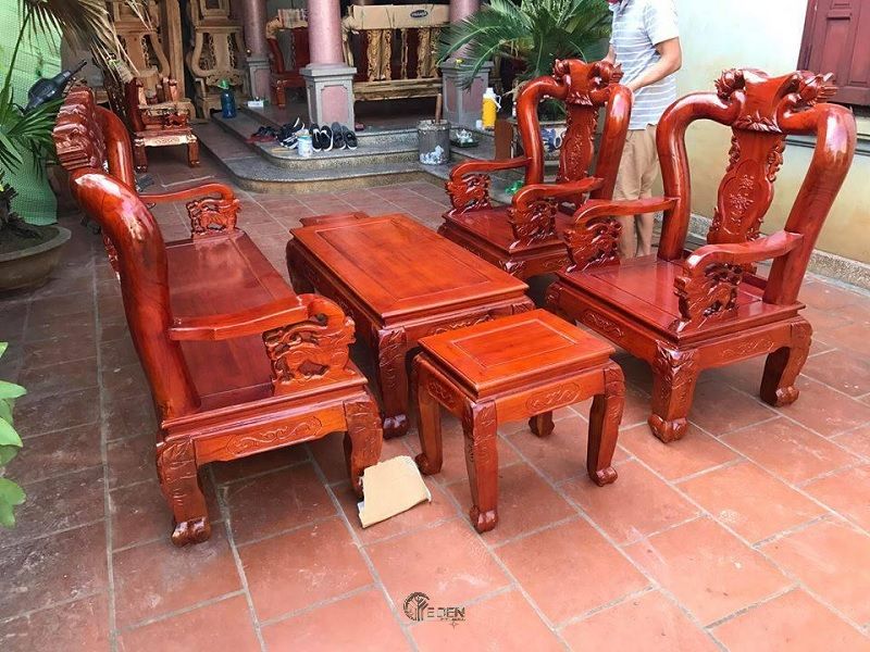 Mẫu bàn ghế xoan đào được nhiều người ưa chuộng
