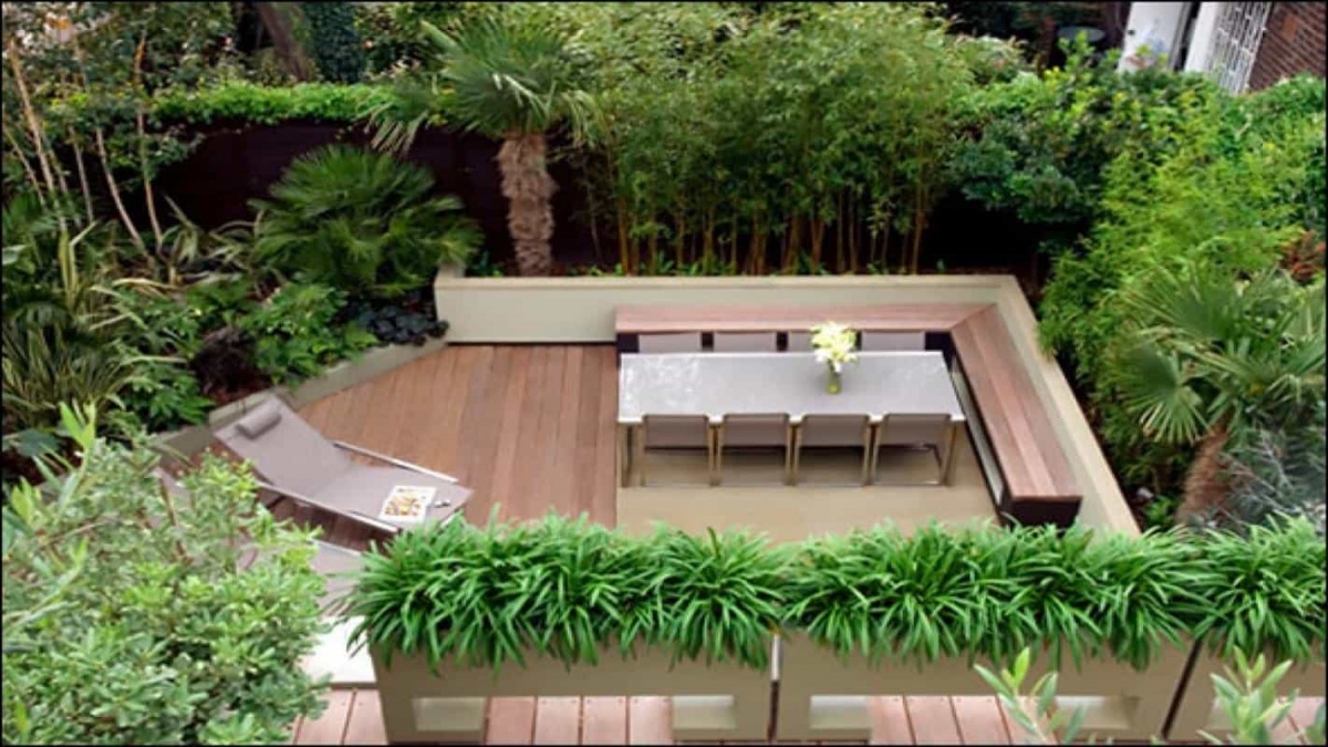 Thiết kế sân vườn sau ưu điểm thường thoáng, rộng hơn nhiều so với các vị trí khác.