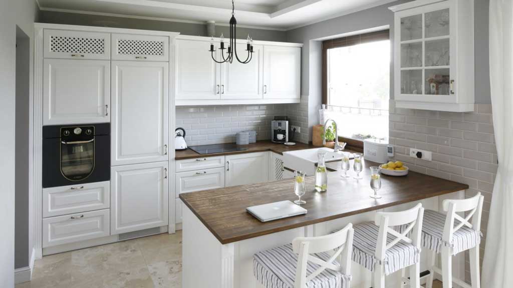 Tủ bếp là nội thất cơ bản không thể thiếu trong căn bếp hiện đại.