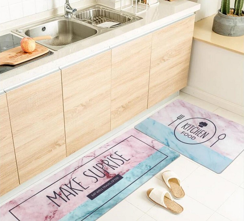 Trang trí nhà bếp với chiếc thảm đáng yêu như thế này sẽ giúp bạn yêu căn bếp hơn nhiều đấy!