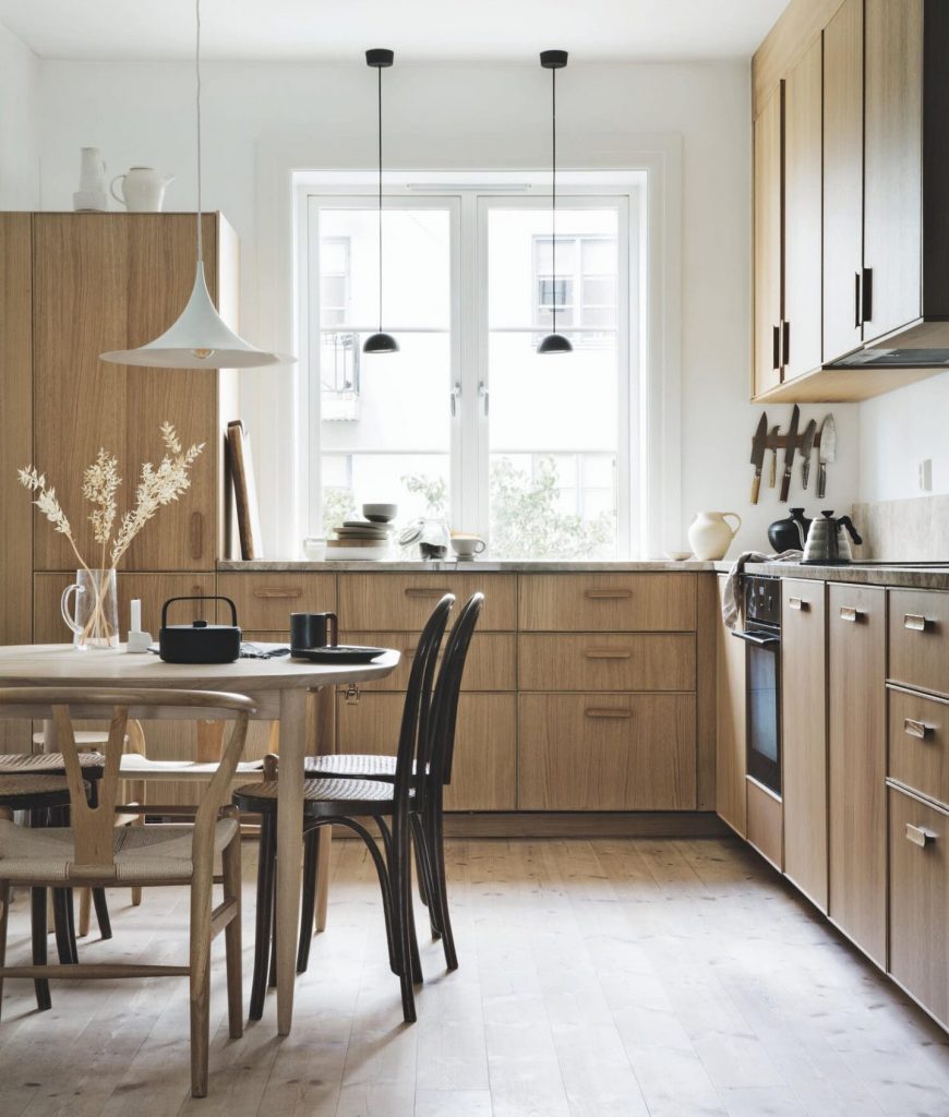Tiết kiệm không gian tối ưu nhờ tận dụng tủ kéo dưới gian bếp