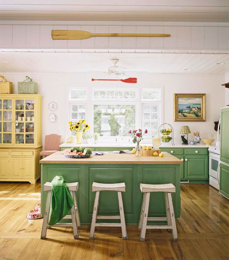 Phòng bếp trẻ trung với gam màu xanh lá và vàng chanh