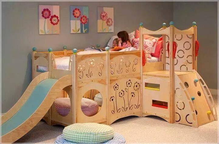 Cả bé trai và bé gái đều thích mê thiết kế giường tầng có cầu trượt.